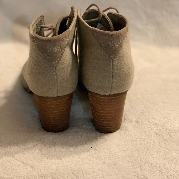 TOMS lace up heeled booties 6M - Picture 4 of 6